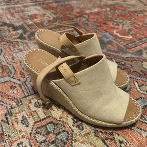 EUC Toms wedges